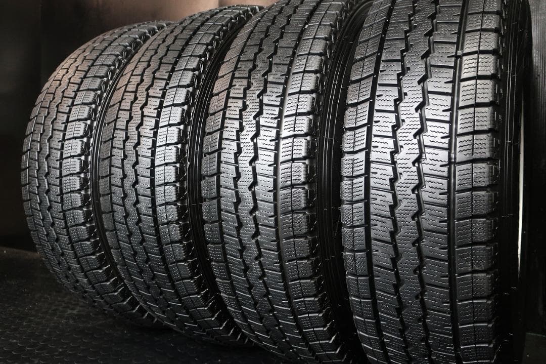 極上9分山 国産スタッドレス 195/80R15 LT NV350 キャラバン