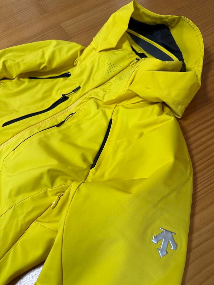 DESCENTE スキーウェア　中綿スキージャケット