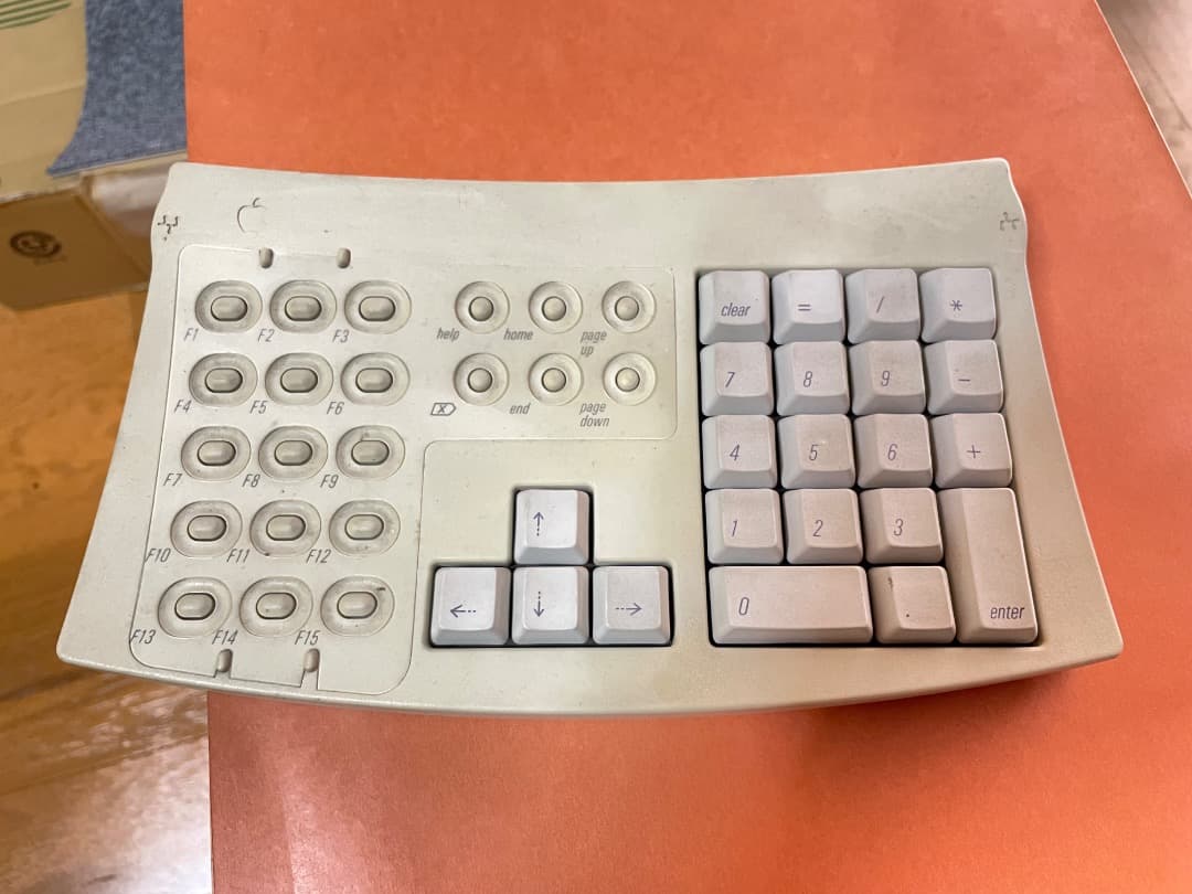 へ*郎様 Apple Macintosh SE デスクトップPC