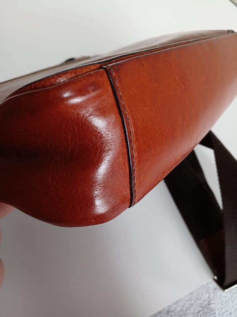 美品 ココマイスターマットーネマルチショルダーバッグ　ブラウン