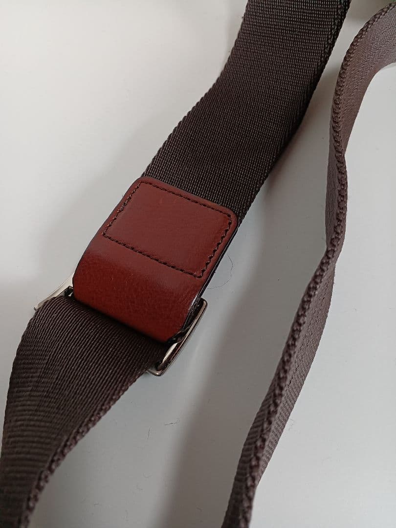 美品 ココマイスターマットーネマルチショルダーバッグ　ブラウン