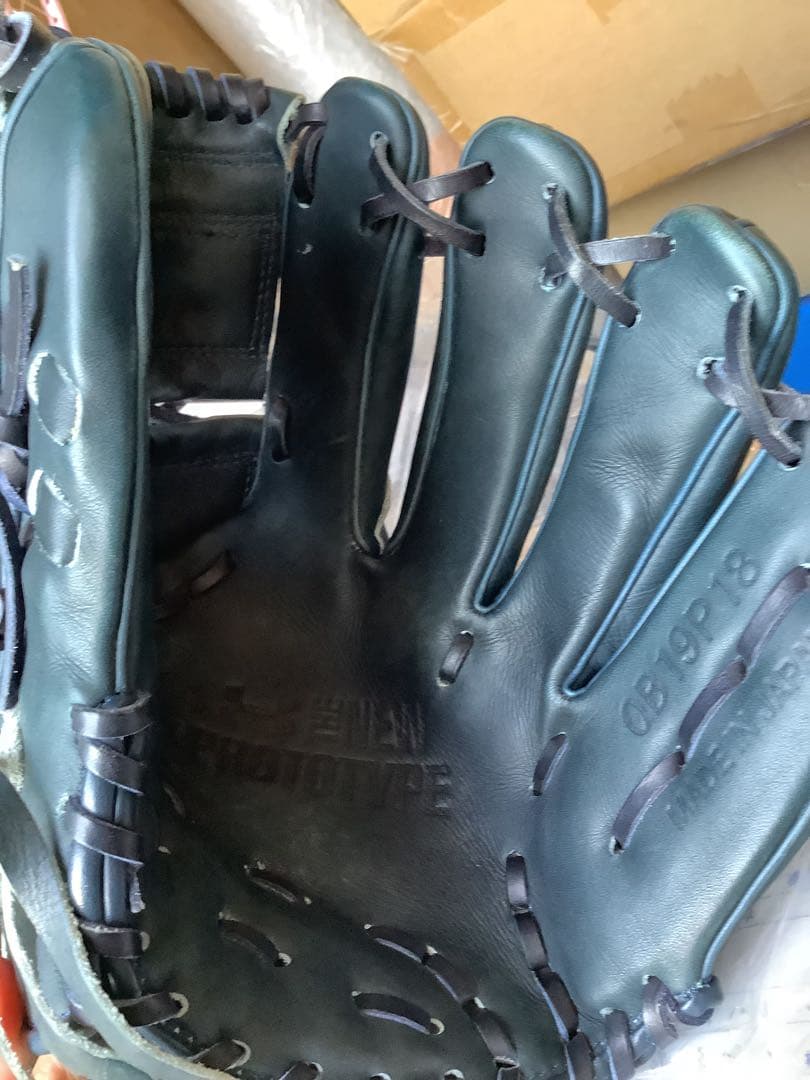 直筆サイン入り金子千尋 激レア アンダーアーマー 実使用グローブ