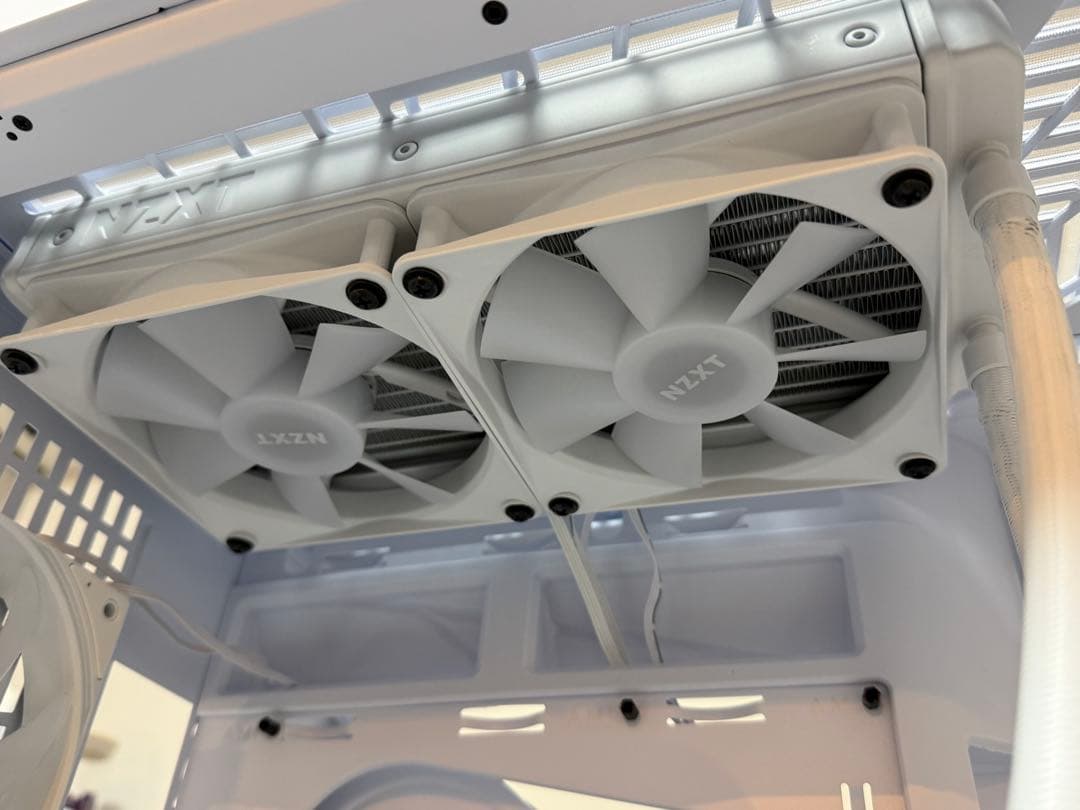 NZXT KRAKEN 240 RGB 簡易水冷