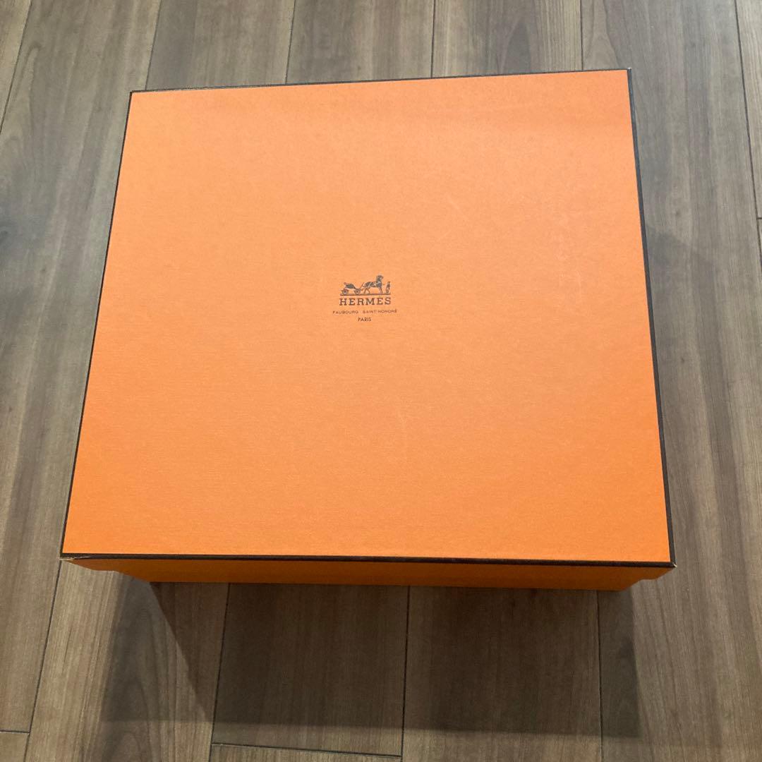 HERMESのボックスとリボン