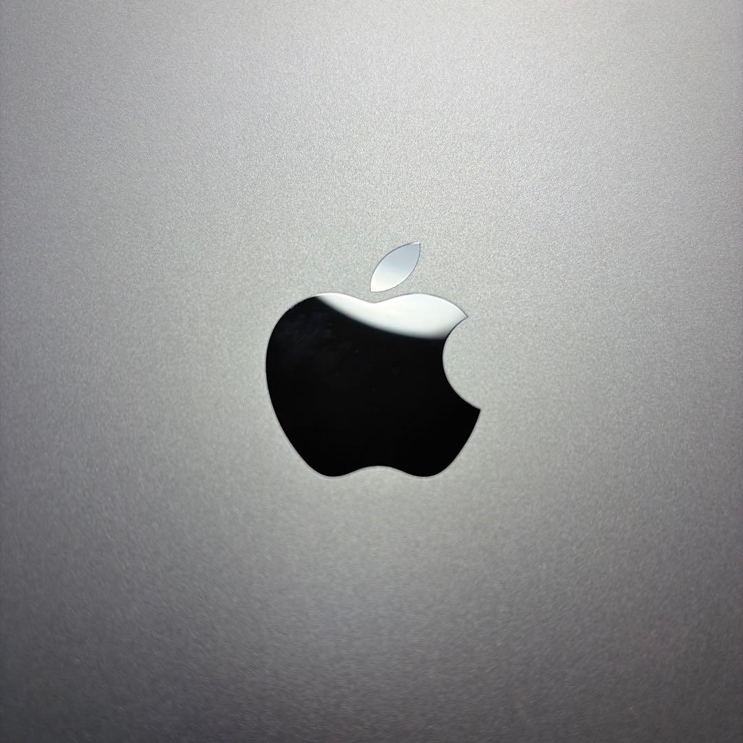 Apple iPad (第8世代) シルバー 32GB wifi モデル