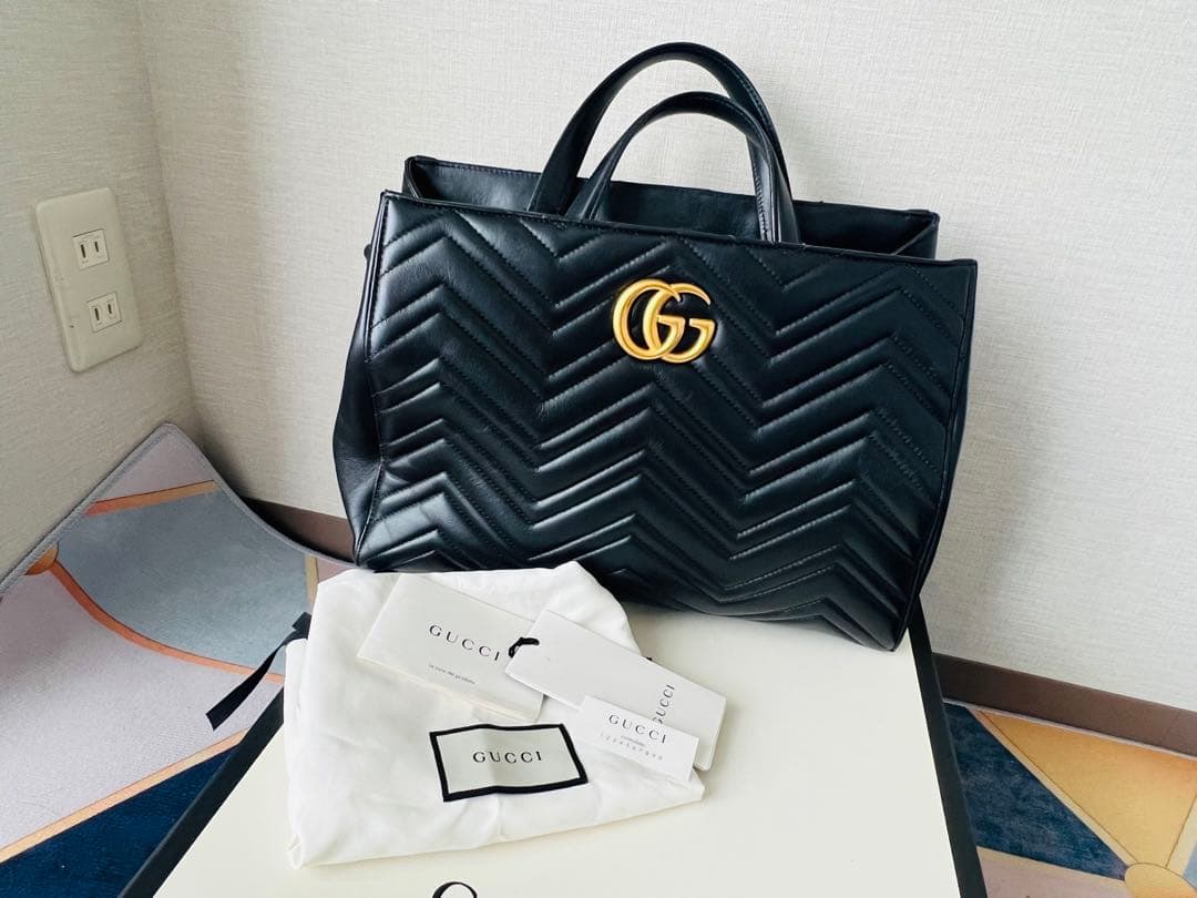 GUCCI GGマーモント キルティング ミディアム トップハンドルバッグ