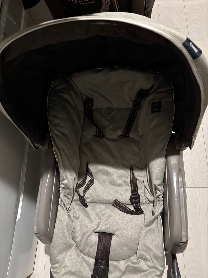 【中古品】Combi電動ハイローチェアグレー