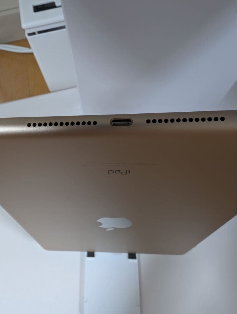 〔中古品〕 iPad 第5世代 128GB ゴールド MPGW2J