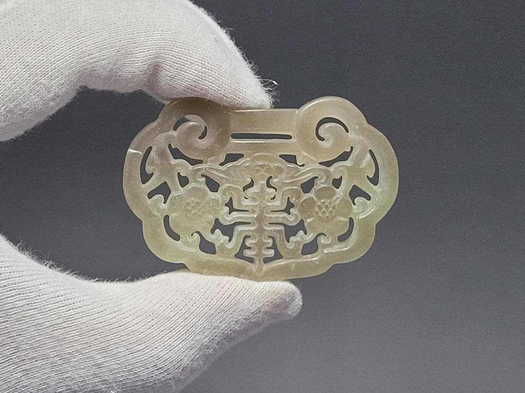 天然玉製 陽刻神獣紋 吉祥紋 玉装飾品 時代唐物 幅約5.4cm