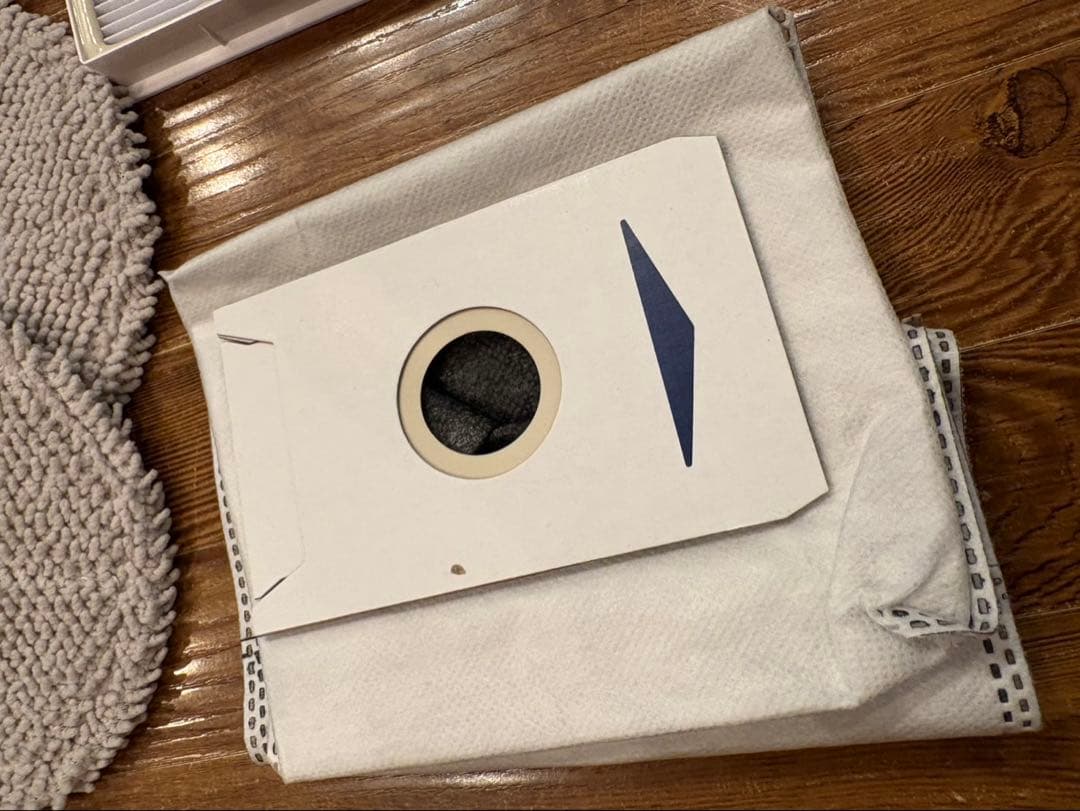 【送料無料】 ロボット掃除機 黒色 付属品多数あり　ブラック　スタイリッシュ