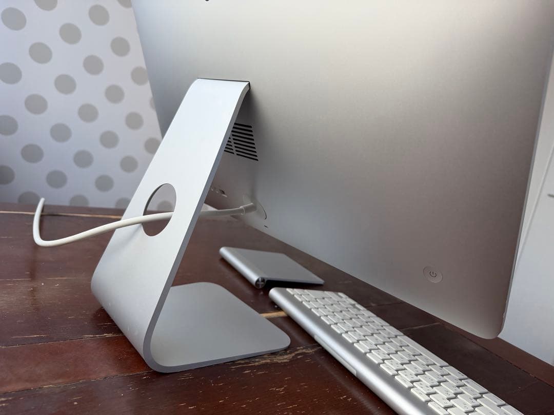 iMac 21.5インチCore i5 / メモリ8GB / HDD 1TB