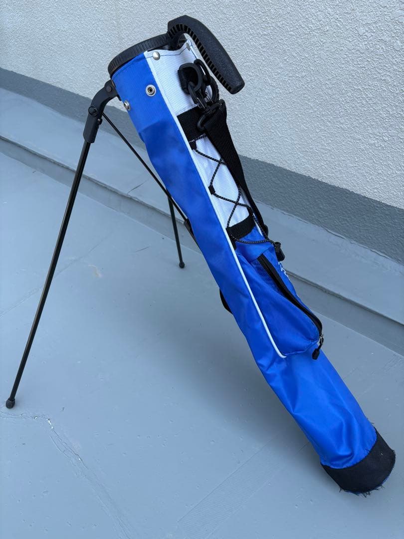 スタンド付きゴルフバッグと練習器具セット