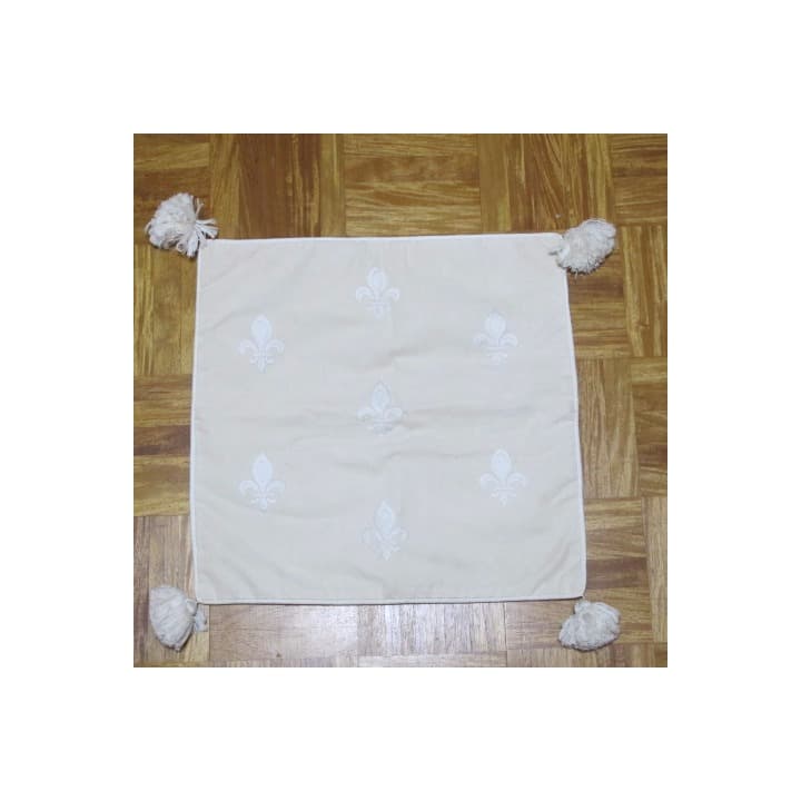 ヴェルサイユ宮殿で買った　クッションカバー　フルールドリス刺繍