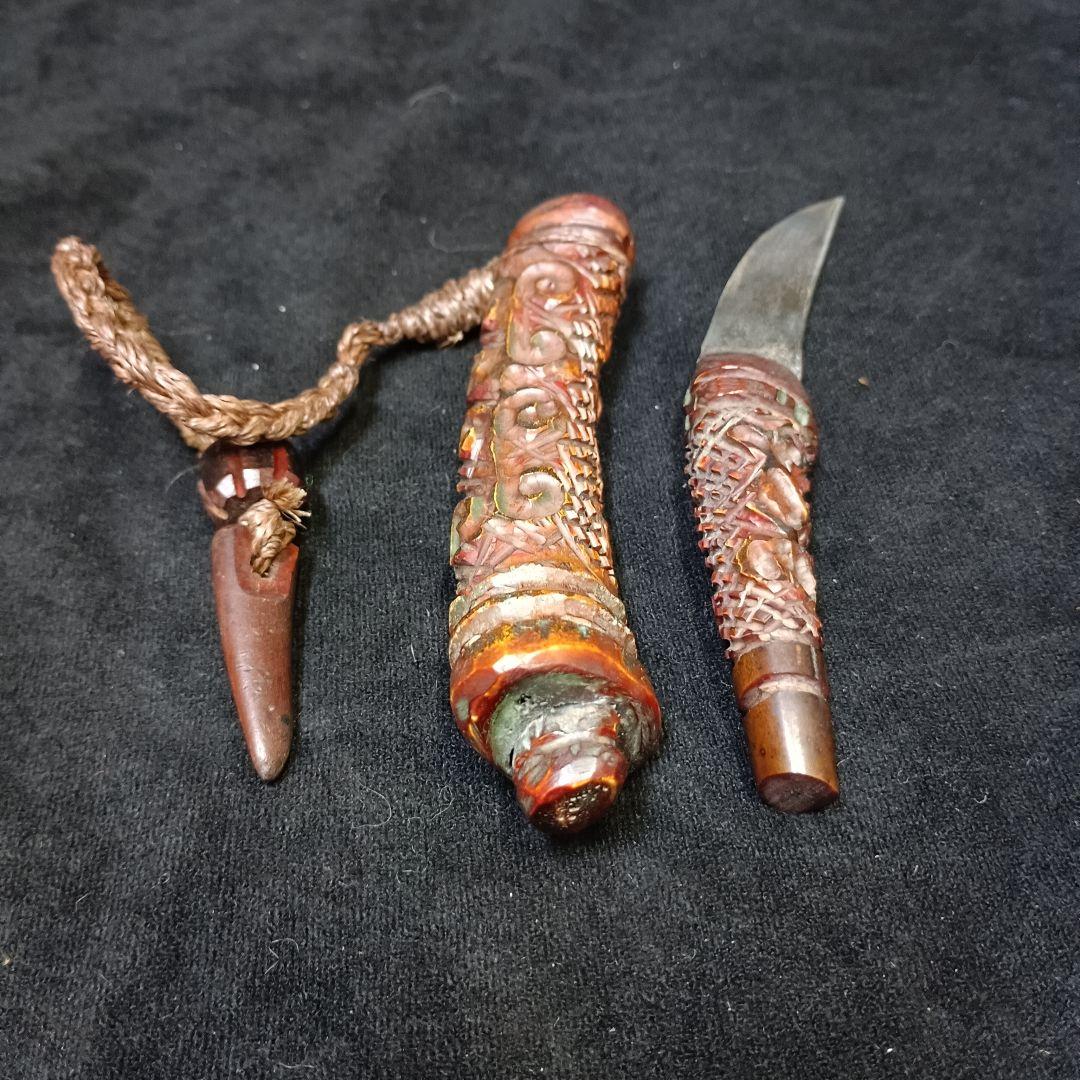 北海道アイヌ　メノコ　マキリ彫刻装飾の鹿骨製ナイフ