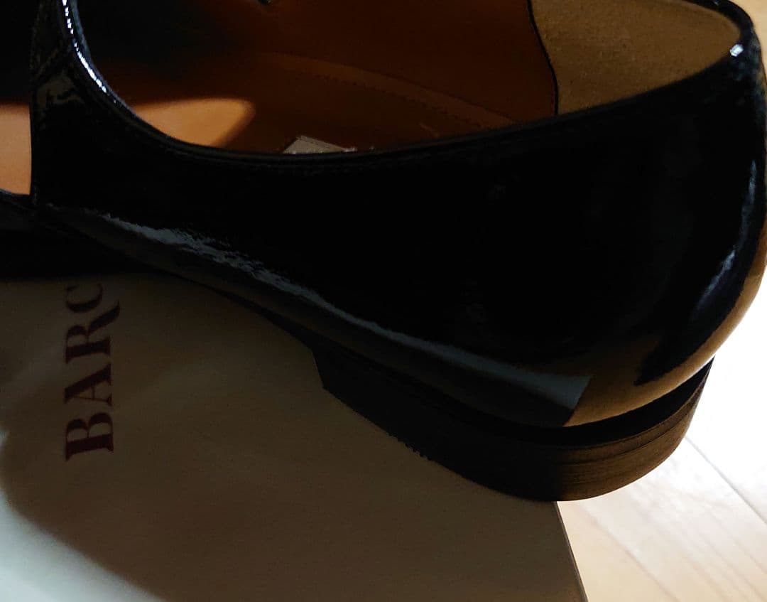 最終値下げ　BARCLAY ストラッププレーンパンプス(ブラック・エナメル)