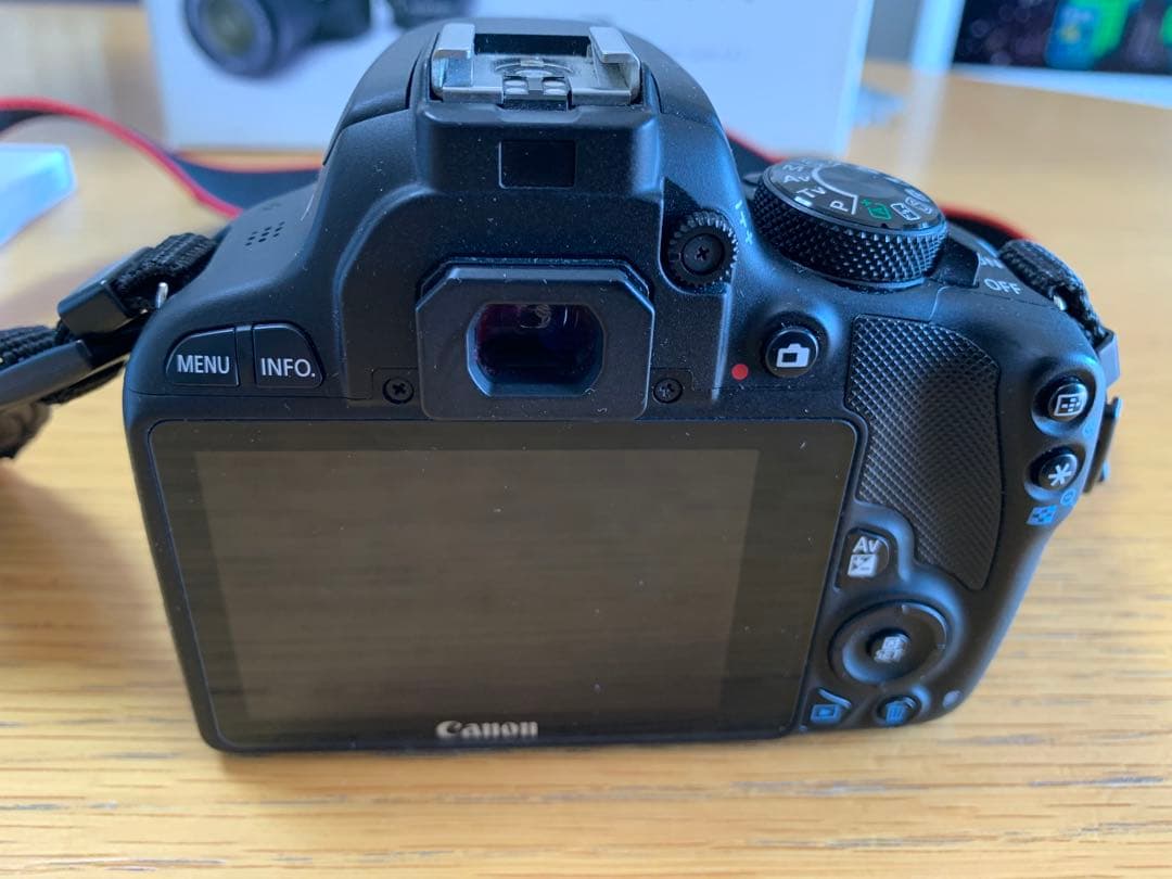 Canon EOS Kiss X7 レンズキット　備品全揃い　三脚、解説書つき