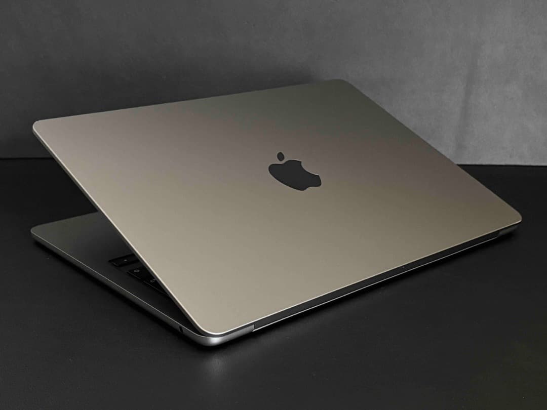 MacBook Air （M2, 2022）13.6㌅ 16GBメモリ CTO