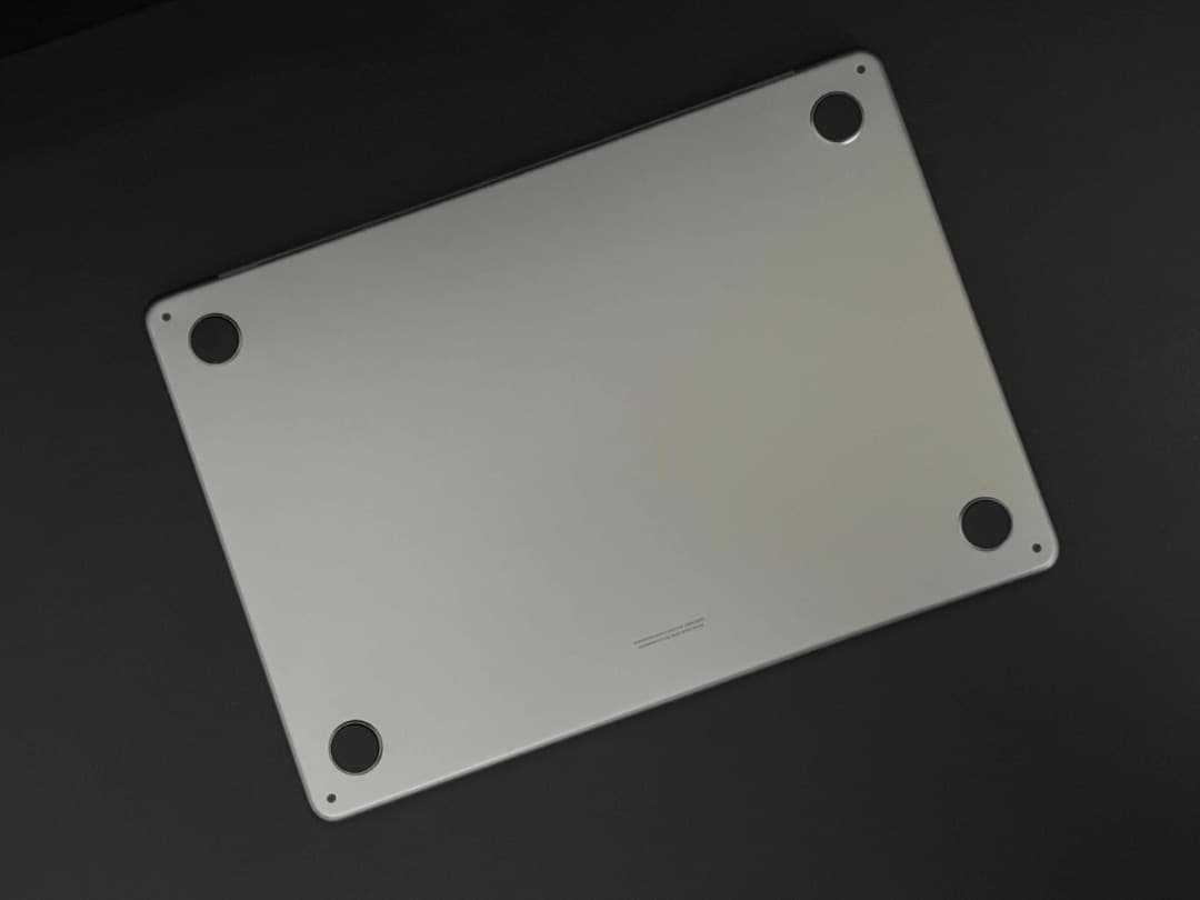 MacBook Air （M2, 2022）13.6㌅ 16GBメモリ CTO