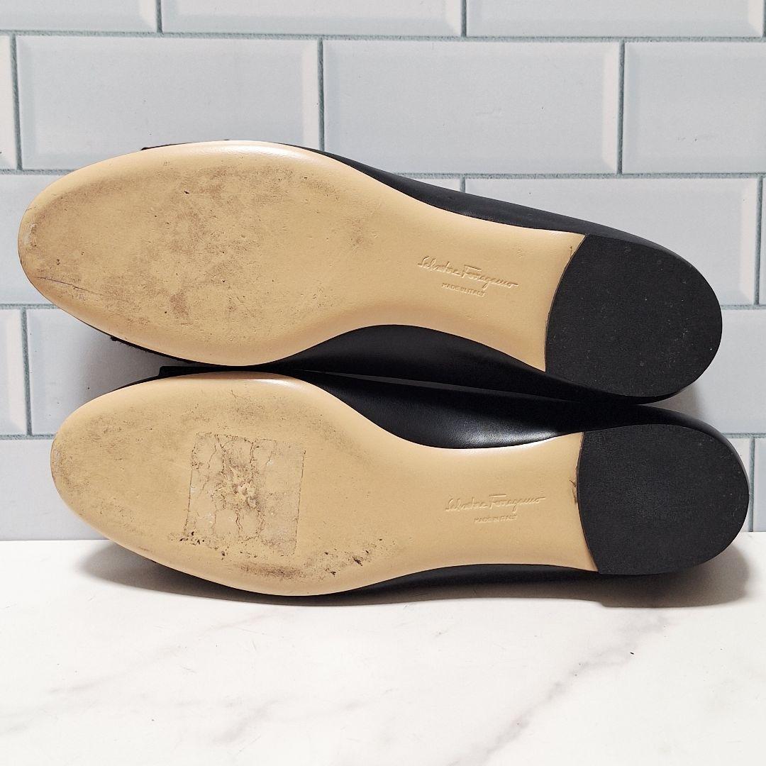 美品✨ フェラガモ ヴァリナ 25 ヴァラリボン フラットシューズ レザー 黒