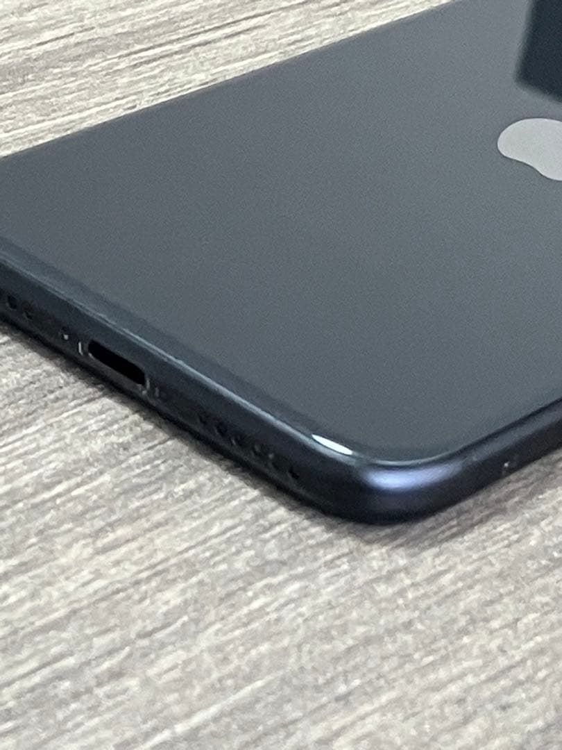 美品 iPhoneSE 第2世代 （SE2）128GB ブラック