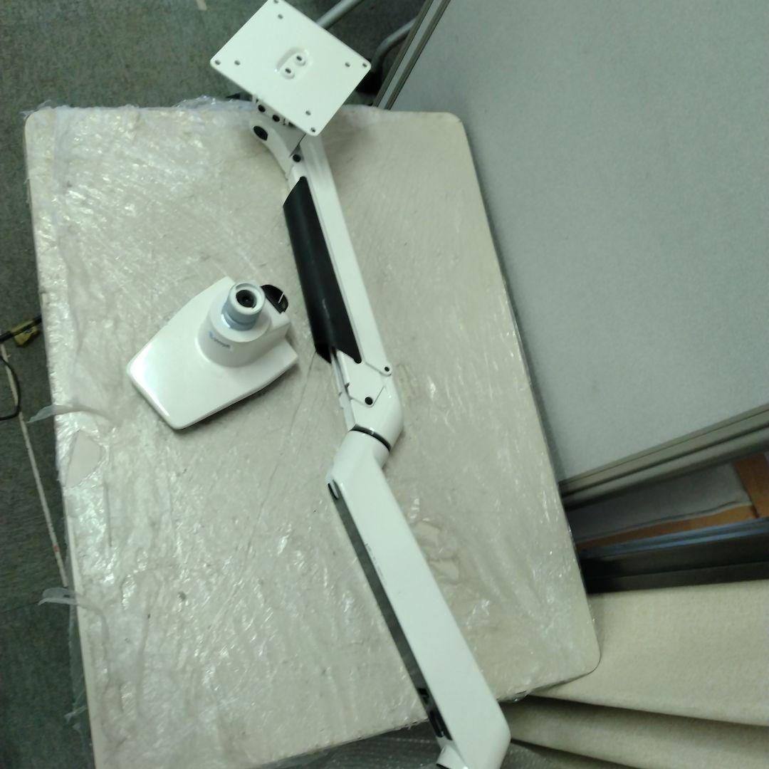 サンワサプライ　水平垂直多関節液晶モニターアーム　ホワイト　YK