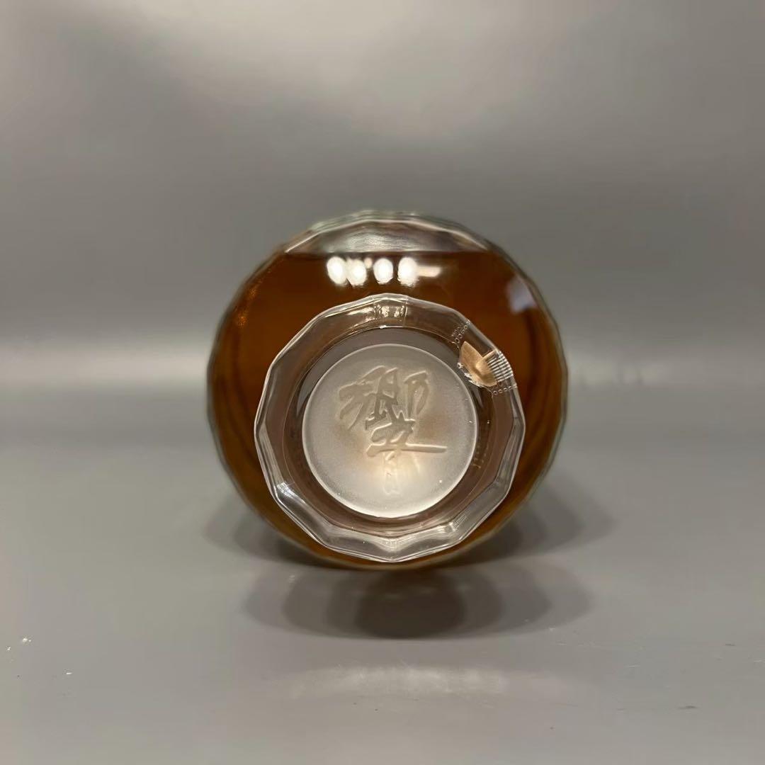 海外限定商品　響　ジャパニーズハーモニーマスターズセレクト　意匠ボトル　箱付き