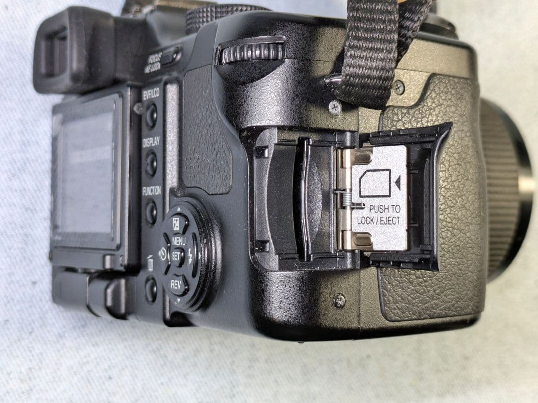 【古いけどキレイ】⚫PanasonicデジタルカメラLUMIX FZ50