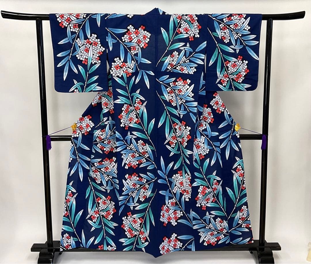 新品美品　昭和レトロ　藍染に夾竹桃が鮮やかで美味しい　注染浴衣