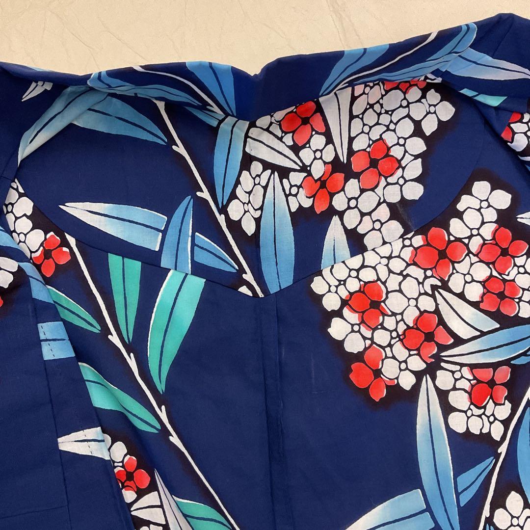 新品美品　昭和レトロ　藍染に夾竹桃が鮮やかで美味しい　注染浴衣