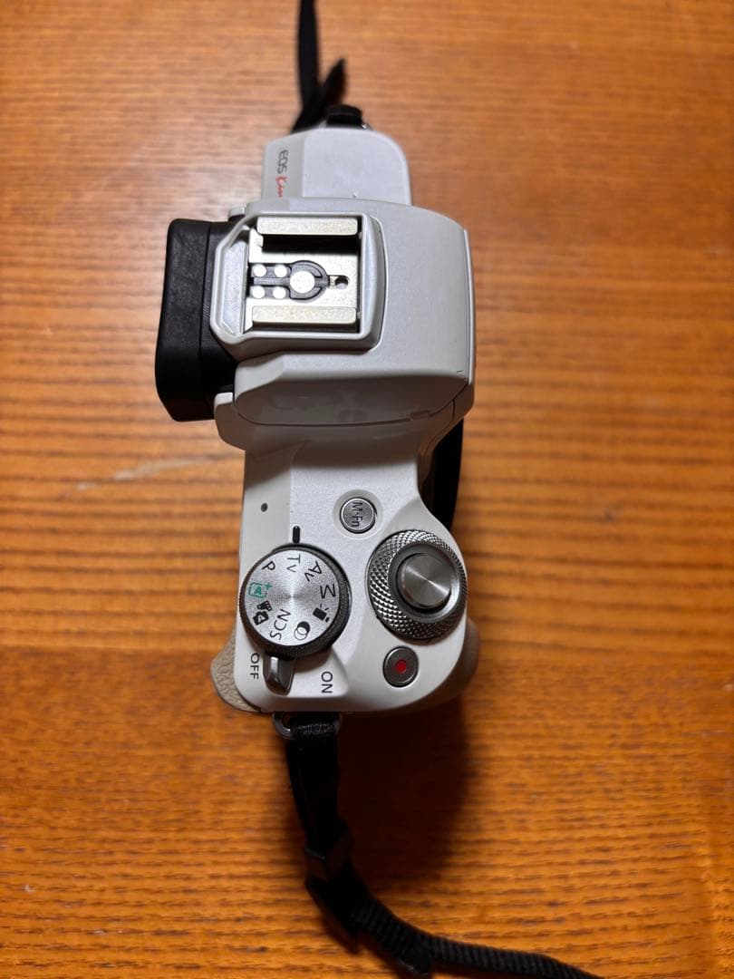 Canon EOS Kiss M ダブルズームキット　専用箱あり