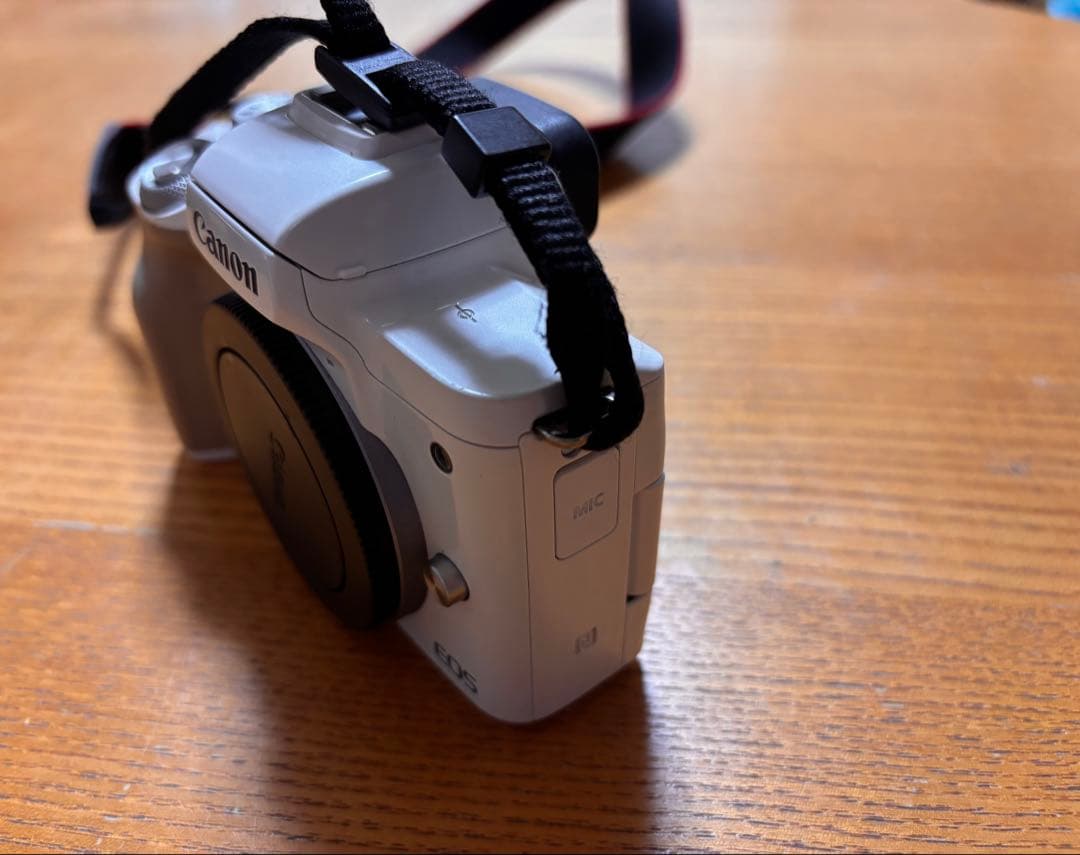 Canon EOS Kiss M ダブルズームキット　専用箱あり