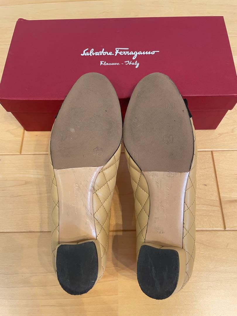 Salvatore Ferragamo サルヴァトーレ フェラガモ VARA Q
