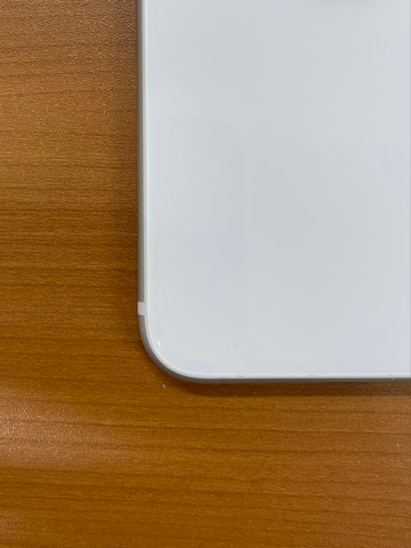 K*a様 iPhone SE 第2世代 A2296 ホワイト スマホ ID 19