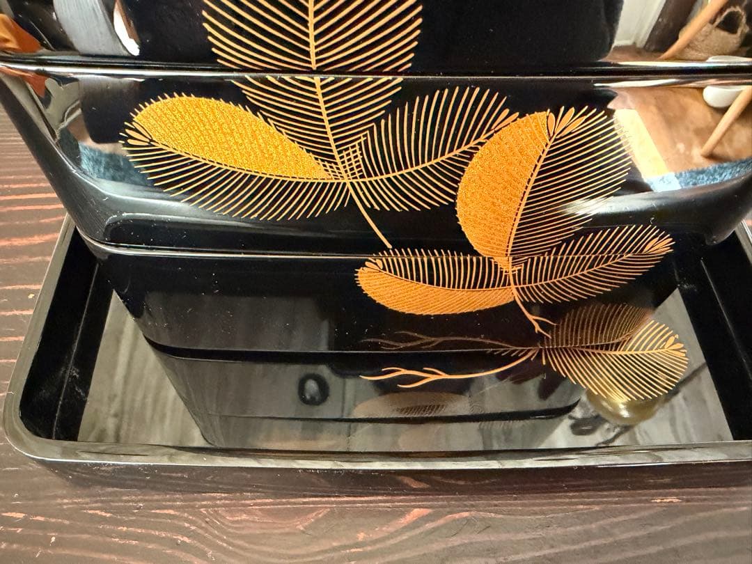 輪島塗 春光斎作 高級漆器 天然木若松蒔絵 三段重 重箱 重台付 紙箱＆桐共箱