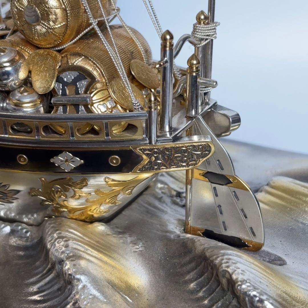 純銀製？ 宝船 置物 ガラスケース付 銀製刻印あり