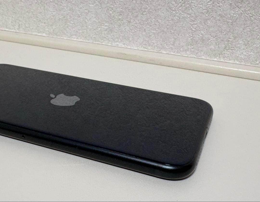 美品 iphoneSE 第三世代 64GB ミッドナイト ケース付 SIMフリー