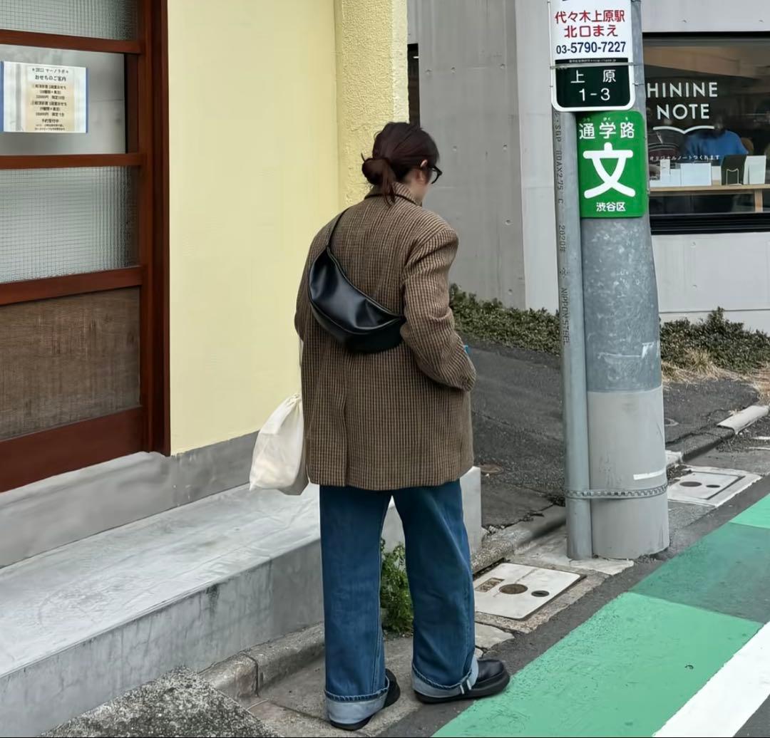 COS クロスボディレザーバッグ ブラック