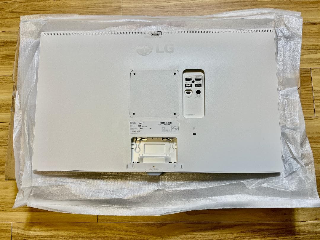 LG モニター 27SR73U-W/27インチ 4K / 約10.7億色