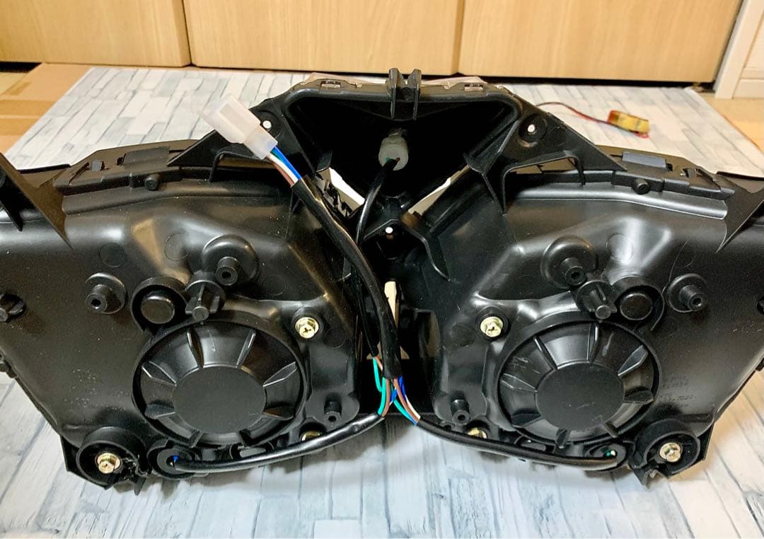 YZF-R3 / YZF-R25 カスタムLEDヘッドライト プロジェクター