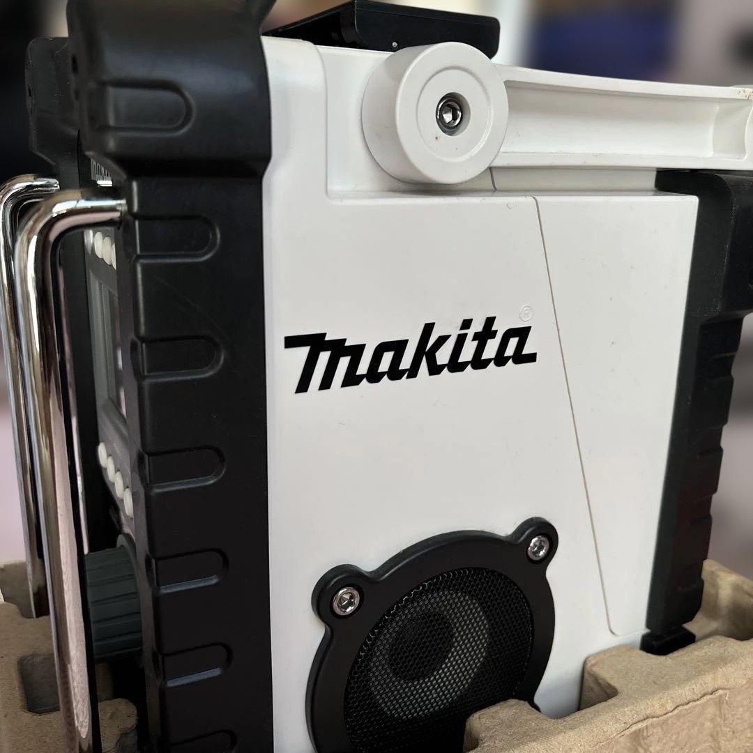 【新品箱入り】マキタ Makita 充電式ラジオ MR100 W 現場ラジオ　白