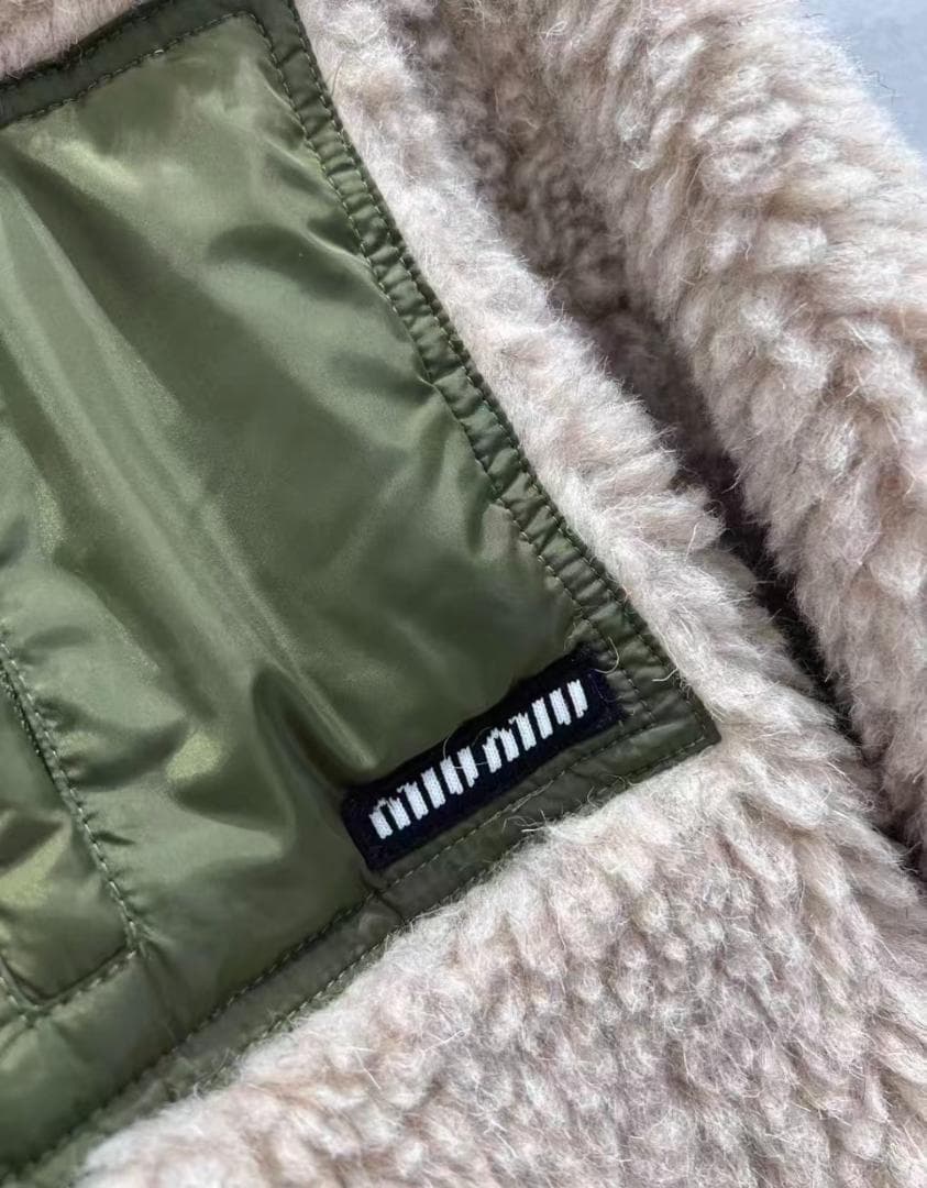 miumiuフード付きボアジャケット