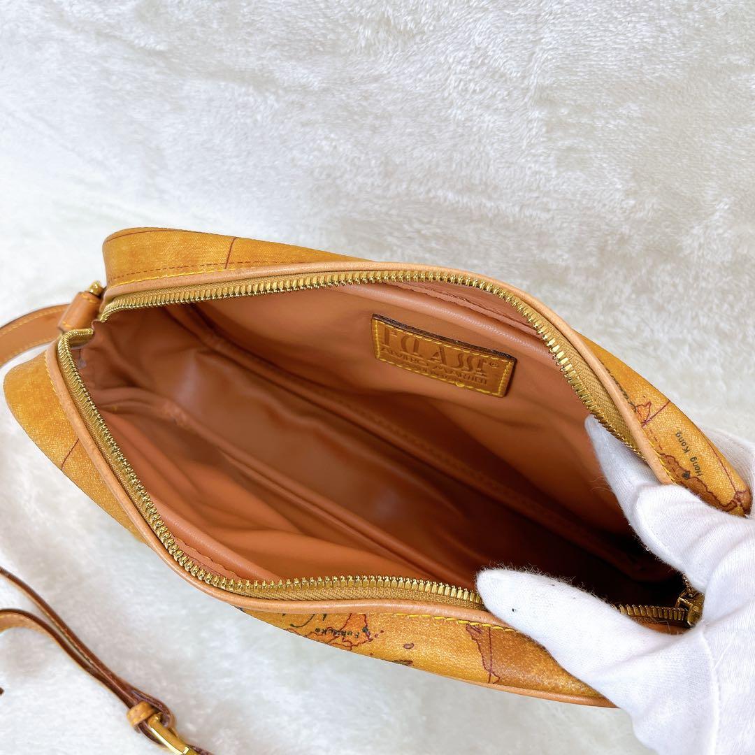 新品✨プリマクラッセ　ショルダーバッグ　世界地図柄　レザー　斜め掛け