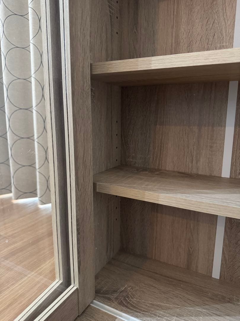 北欧ナチュラルなガラス扉キャビネット✨スリムでお洒落、新品売り切れ中の人気商品！