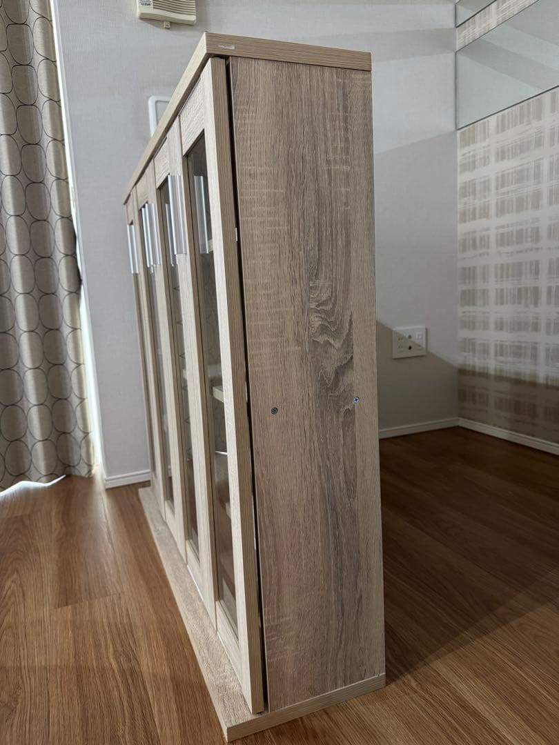 北欧ナチュラルなガラス扉キャビネット✨スリムでお洒落、新品売り切れ中の人気商品！
