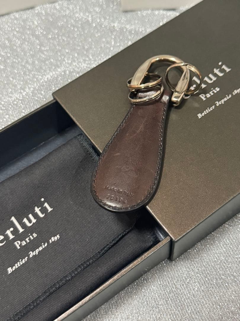 定価8万✨ベルルッティ Berluti ブラウンレザーキーホルダー靴べら付属品有