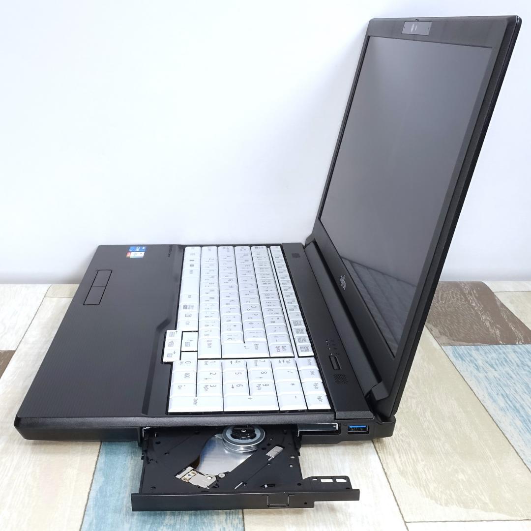 極美品の現行モデル✨第１３世代コアｉ５に超高速で新品のＳＳＤ１ＴＢ＆大容量メモリ