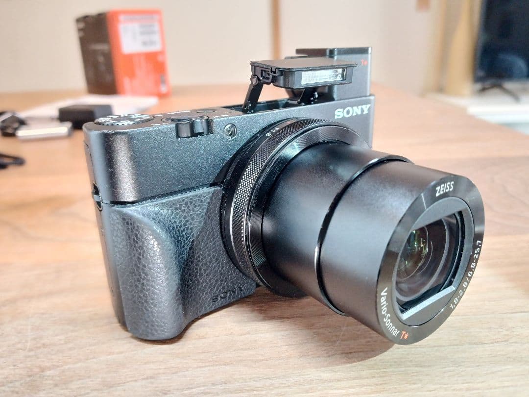 ぐ*ち様 【純正電池計2個+純正グリップ付】SONY DSC-RX100M5 取