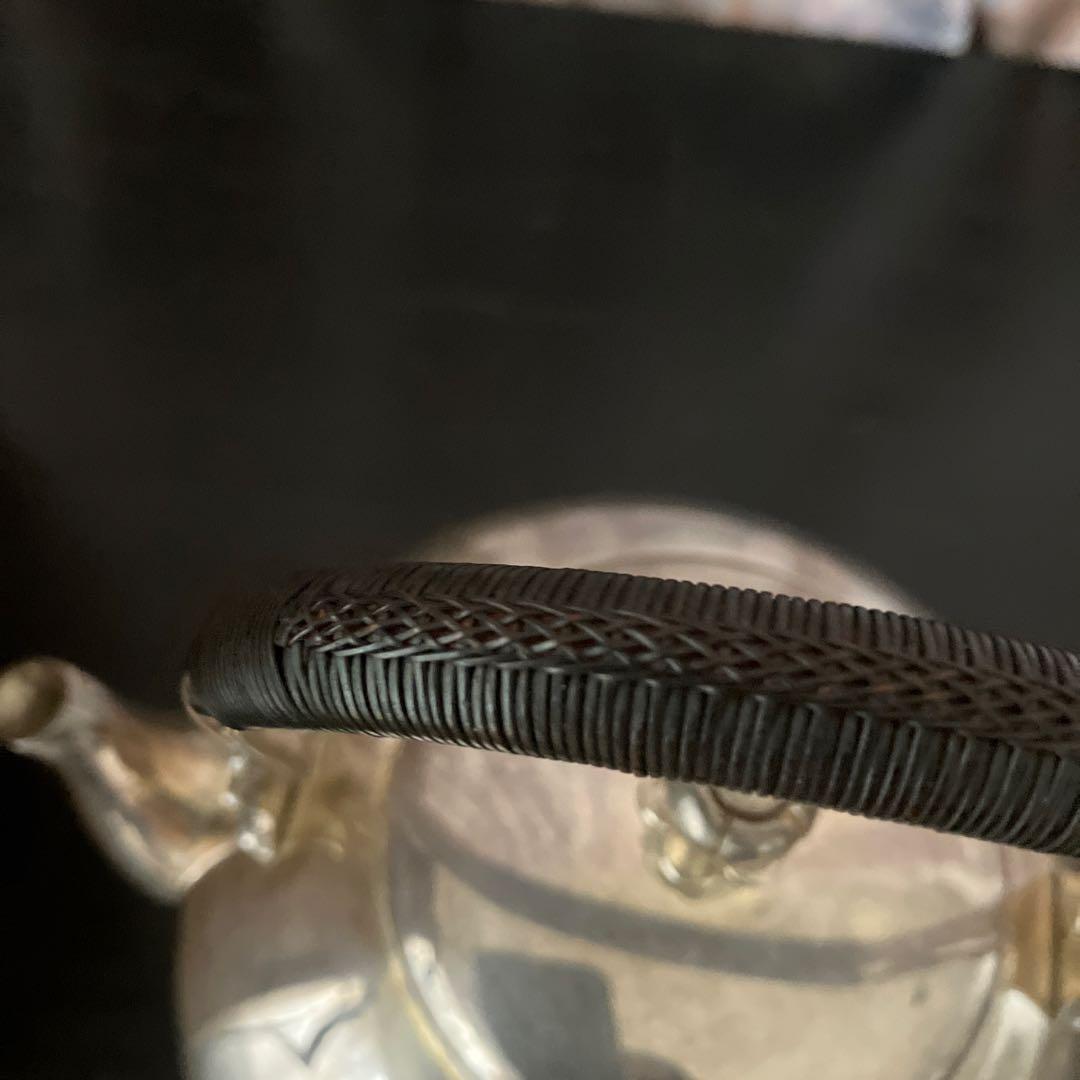 明治の金工師「中川九世浄益」作「南鐐（なんりょう）」純銀湯沸　重さ４８３㌘