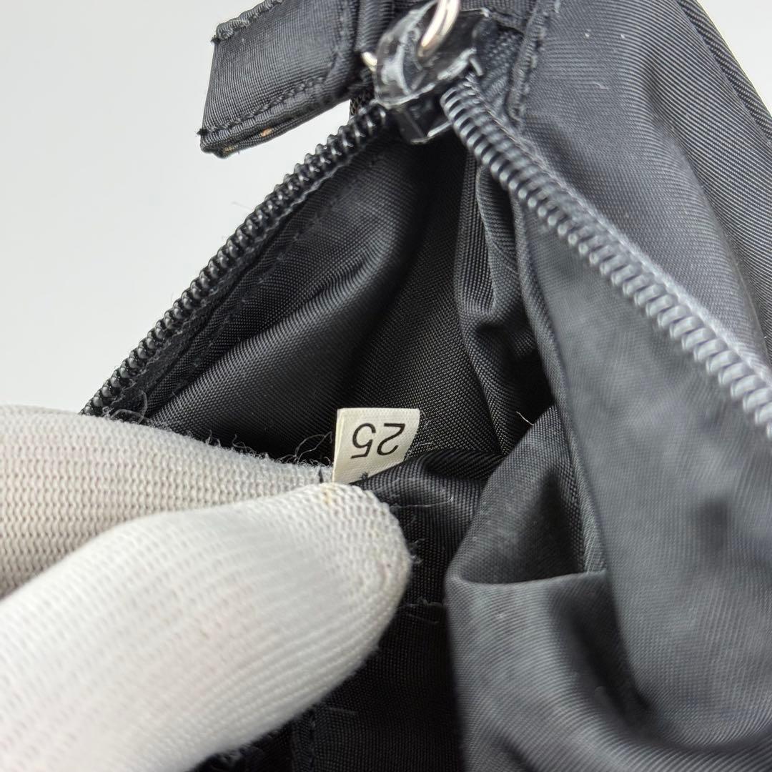 【美品】PRADA プラダ アクセサリーポーチ ハンドバッグ 肩掛け 黒 白タグ