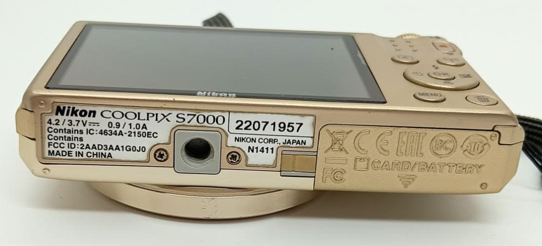 デジタルカメラ Nikon COOLPIX S7000 16.0MP 20xZoom Gold